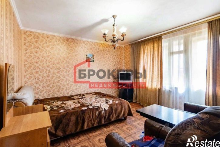 3-комн квартира улица Колобова, 21