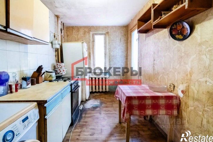 3-комн квартира улица Колобова, 21