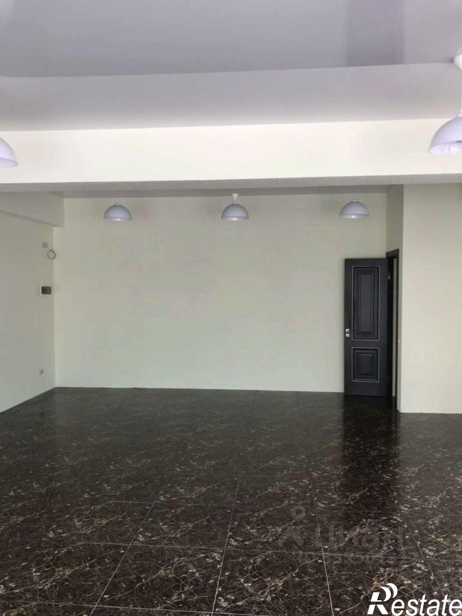 Купить торговое помещение за 12 875 000 рублей на Евпатория, Полупанова ул,дом 5 литкА