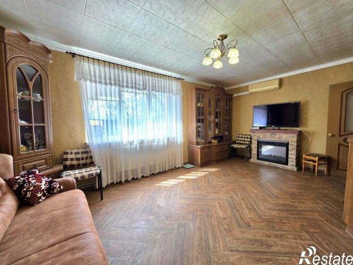 3-комн квартира Россия, Новофёдоровское сельское поселение, посёлок городского типа Новофёдоровка, Севастопольская улица, 17