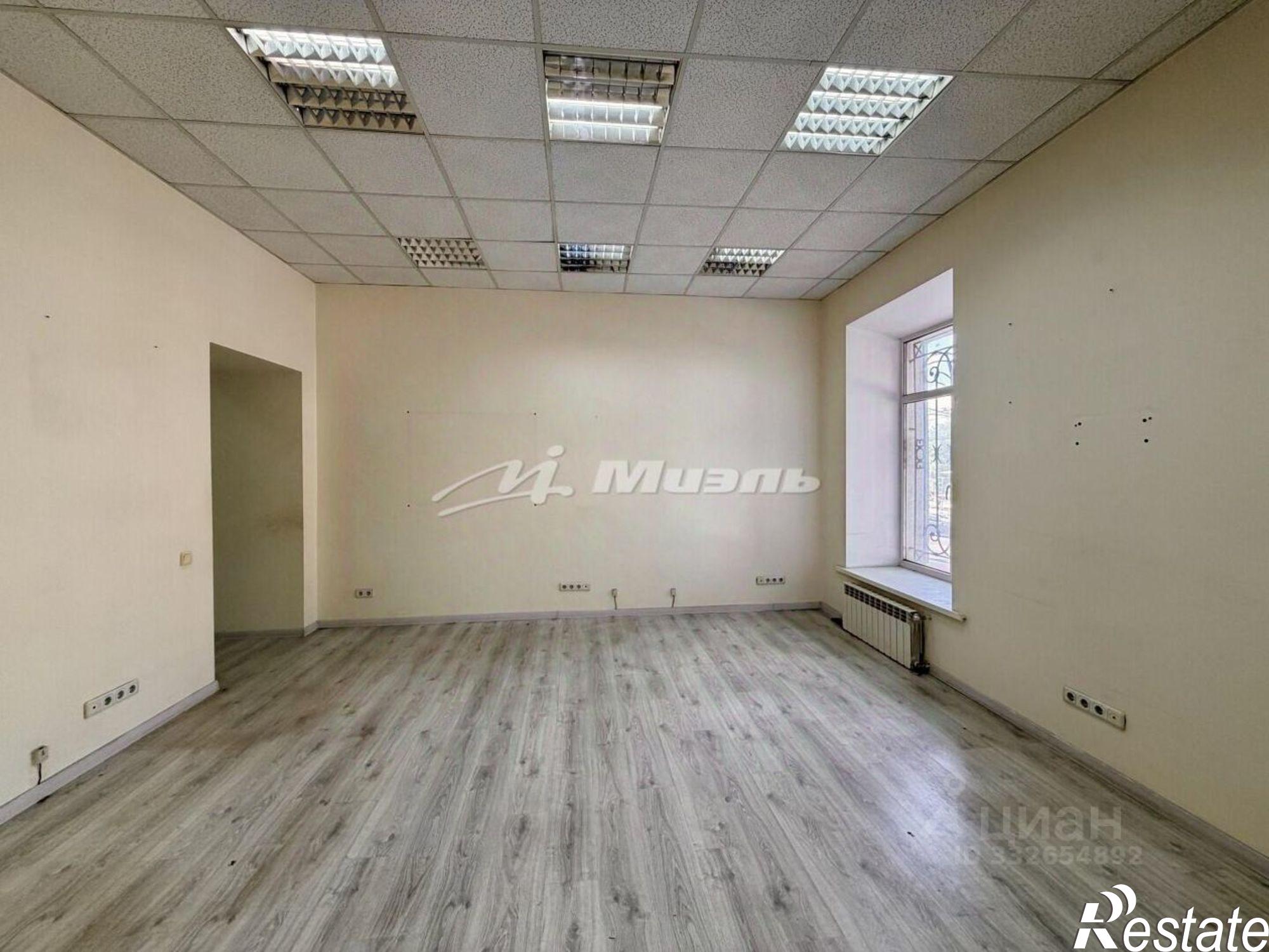 Сдать офис, помещение под офис за 64 906 рублей на Симферополь г., Ленина пл., д.19