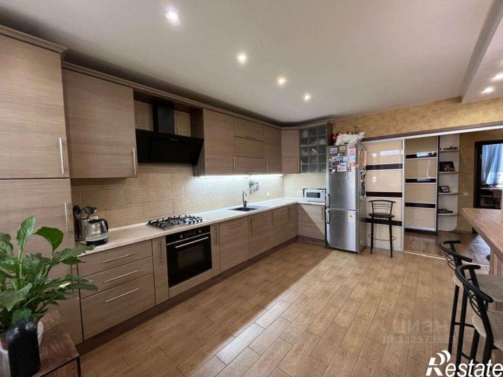 3-комн квартира пр-кт Генерала Острякова, 242 1,  д. 242 1,  к. 1
