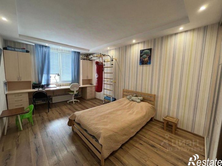 3-комн квартира пр-кт Генерала Острякова, 242 1,  д. 242 1,  к. 1