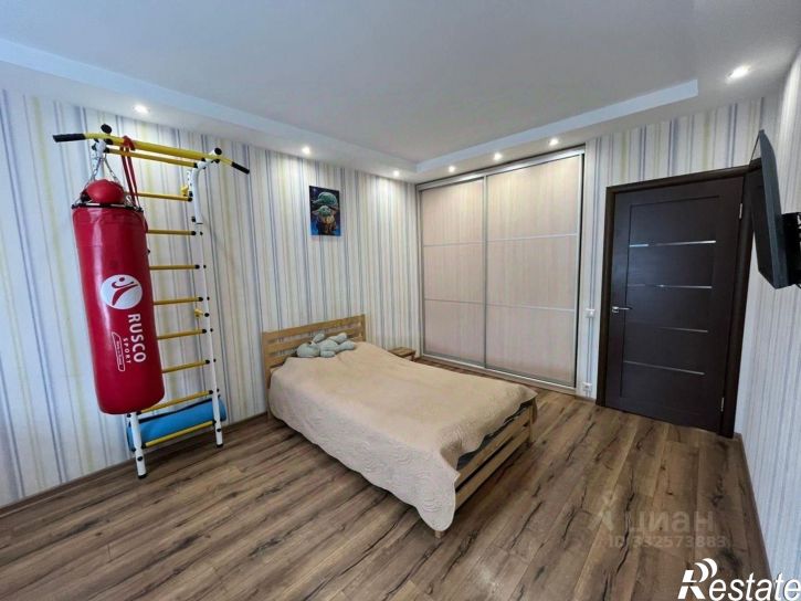 3-комн квартира пр-кт Генерала Острякова, 242 1,  д. 242 1,  к. 1