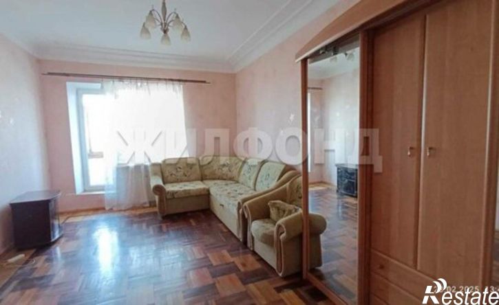3-комн квартира ул Короленко, 2,  д. 2
