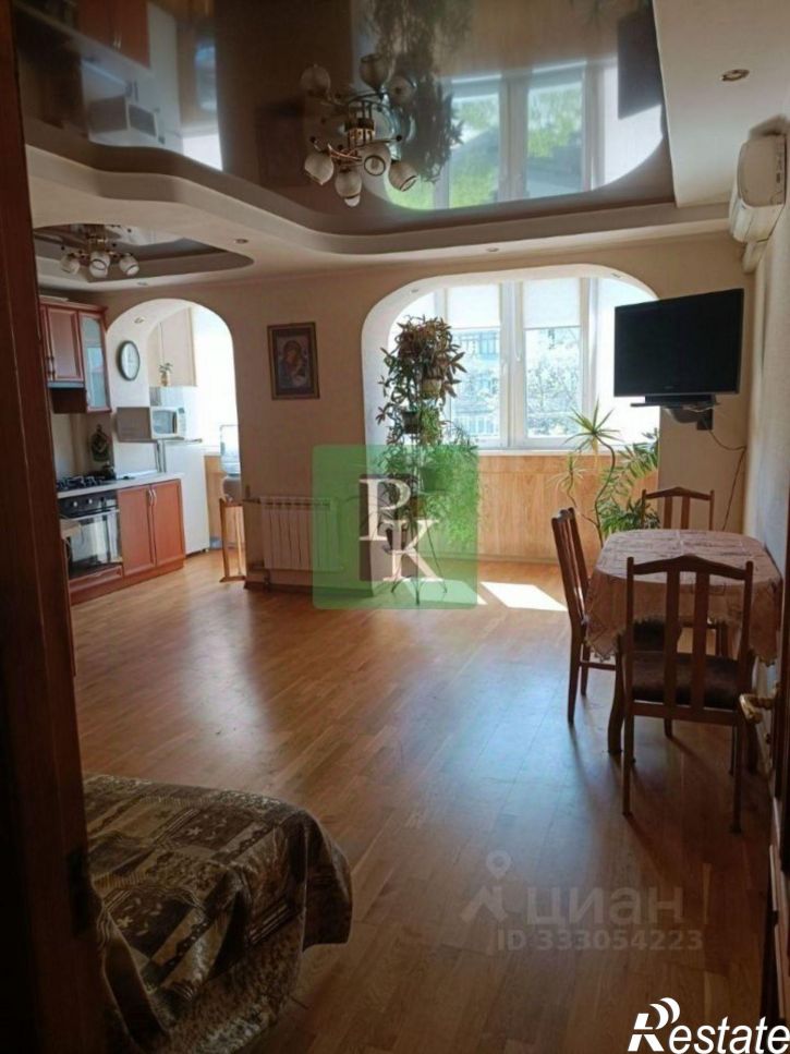 3-комн квартира г Евпатория, улица Перекопская, д 6