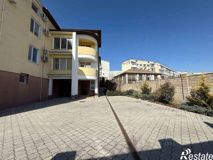 3-комн квартира Генерала Хрюкина ул,дом 12б