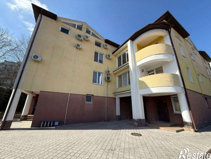 3-комн квартира Генерала Хрюкина ул,дом 12б