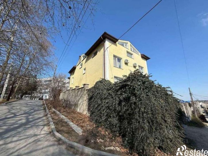 3-комн квартира Генерала Хрюкина ул,дом 12б