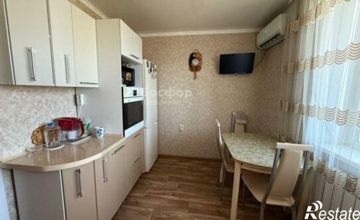 3-комн квартира Феодосия, улица Володарского, 37