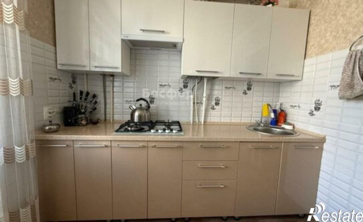 3-комн квартира Феодосия, улица Володарского, 37