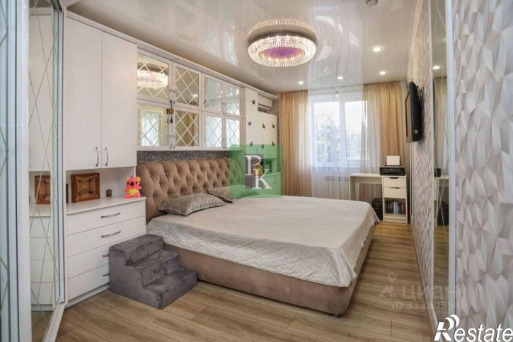 3-комн квартира ул Александра Маринеско, 12,  д. 12