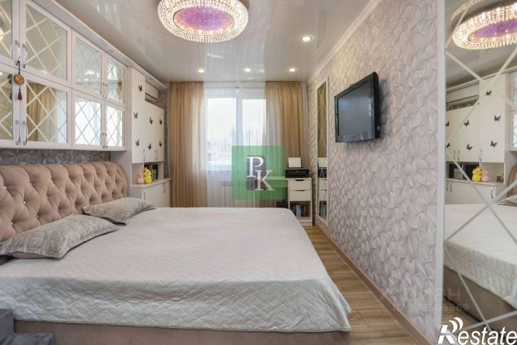 3-комн квартира ул Александра Маринеско, 12,  д. 12