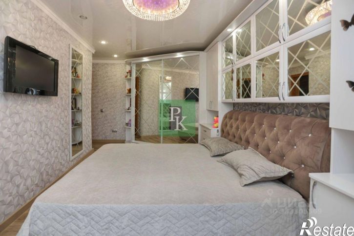 3-комн квартира ул Александра Маринеско, 12,  д. 12