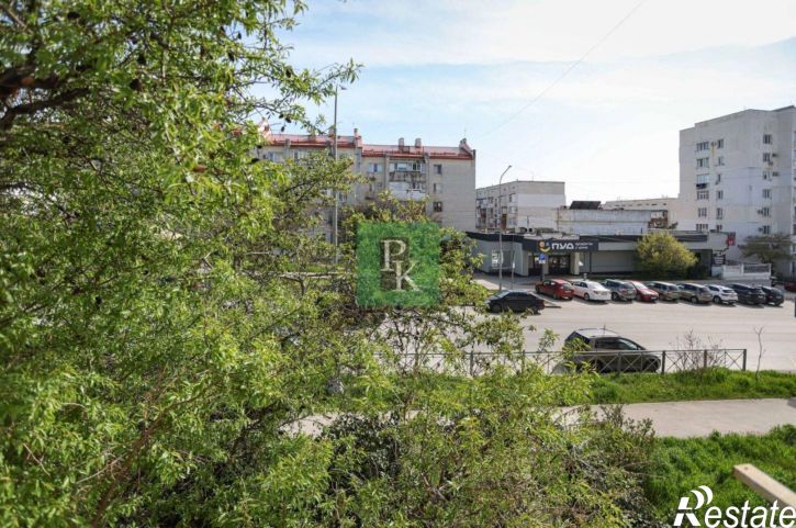 3-комн квартира ул Александра Маринеско, 12,  д. 12