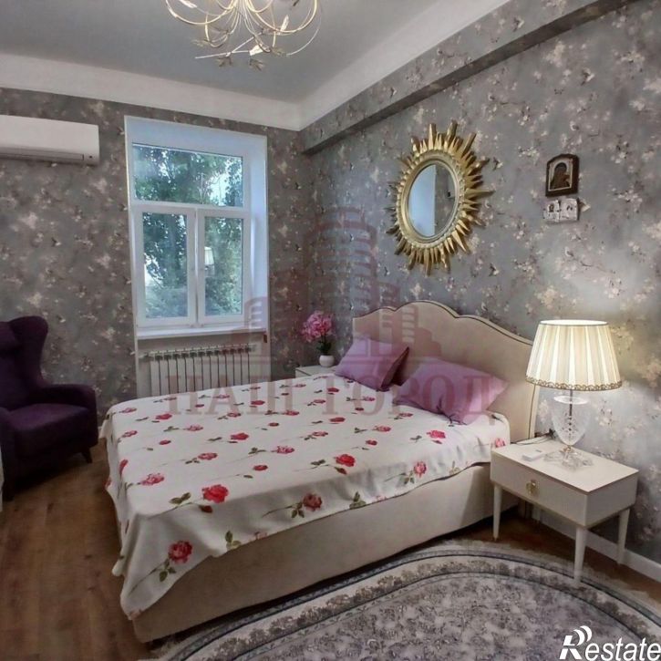 3-комн квартира Феодосия г, Назукина ул, 1