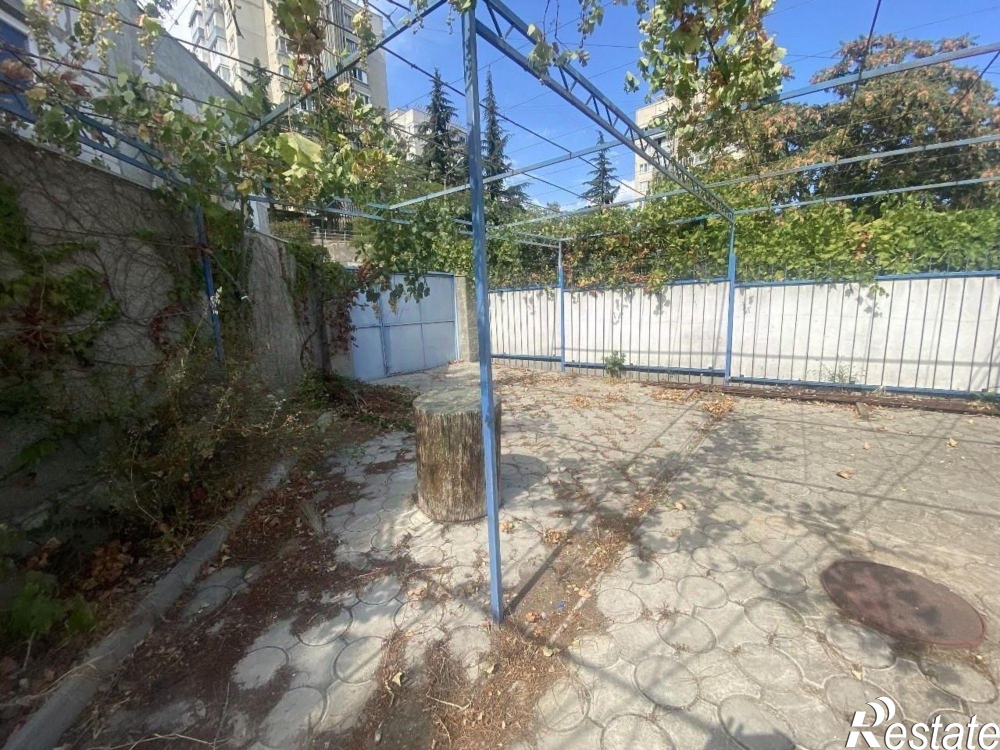 Купить гараж, место в паркинге за 13 000 000 рублей на Алушта, улица 60 лет СССР
