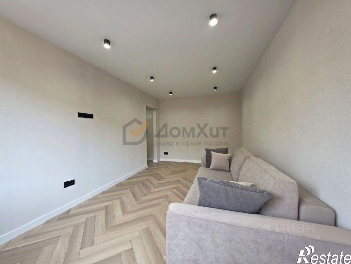 2-комн квартира улица Репина, 10,  д. 10