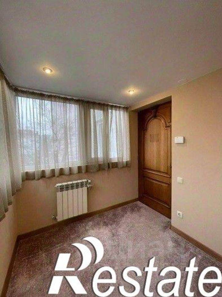 4-комн квартира Ялтинская улица, 13,  д. 13