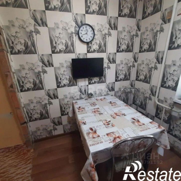2-комн квартира 8-й микрорайон, 8,  д. 8