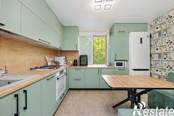 3-комн квартира улица Александра Маринеско, 41,  д. 41