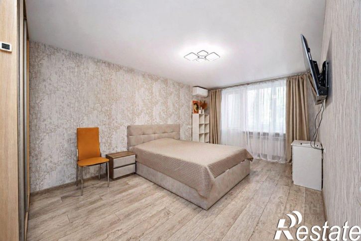 3-комн квартира улица Александра Маринеско, 41,  д. 41