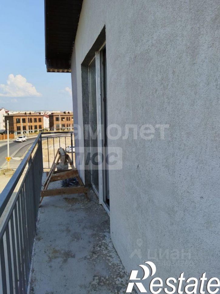 1-комн квартира улица Авиаторов, 100,  д. 100