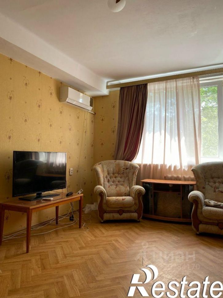 2-комн квартира улица Генерала Хрюкина, 3,  д. 3