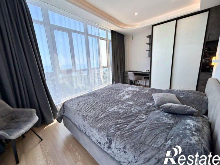 3-комн квартира улица Авроры, 110,  д. 110