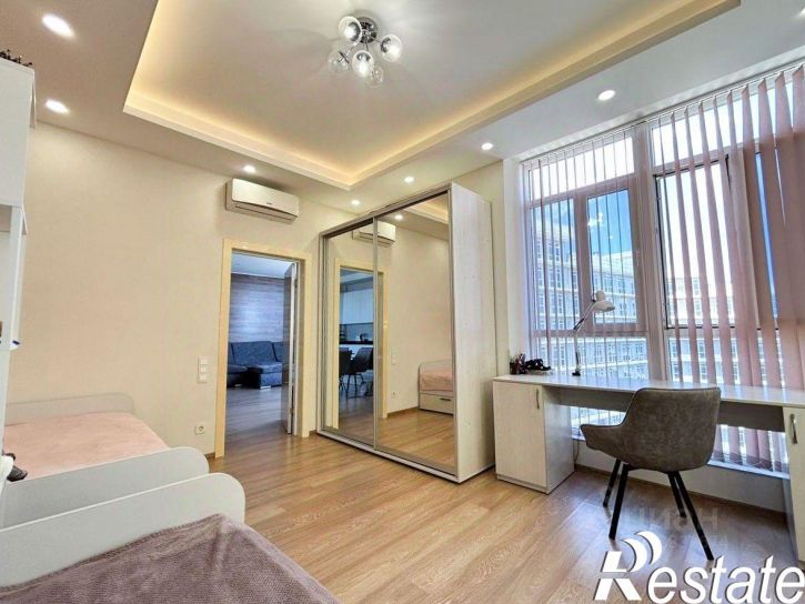 3-комн квартира улица Авроры, 110,  д. 110