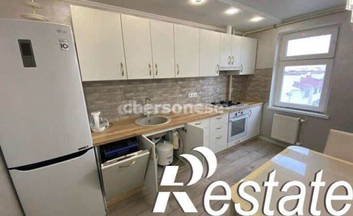 3-комн квартира улица Комбрига Потапова, 22,  д. 22